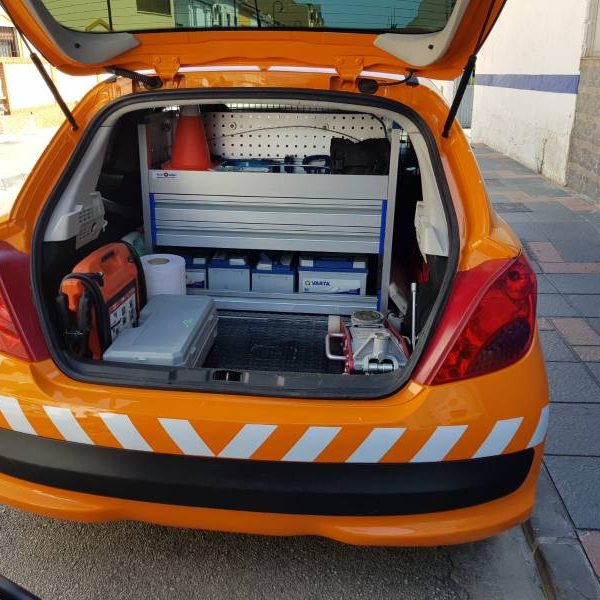 Muebles de aluminio coche taller en Sevilla